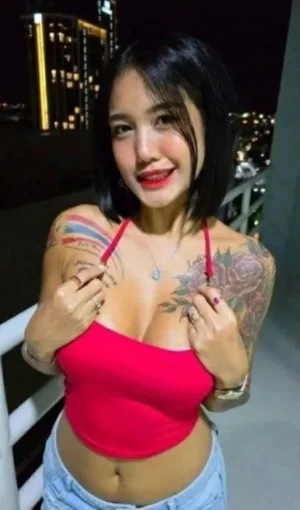 น้องน้ำผึ่งสาวบาร์เบียร์ thaihoney23 ได้พาหนุ่มรักเซียควยใหญ่ยาวควยขาวมาก อมไม่ปล่อยเลย